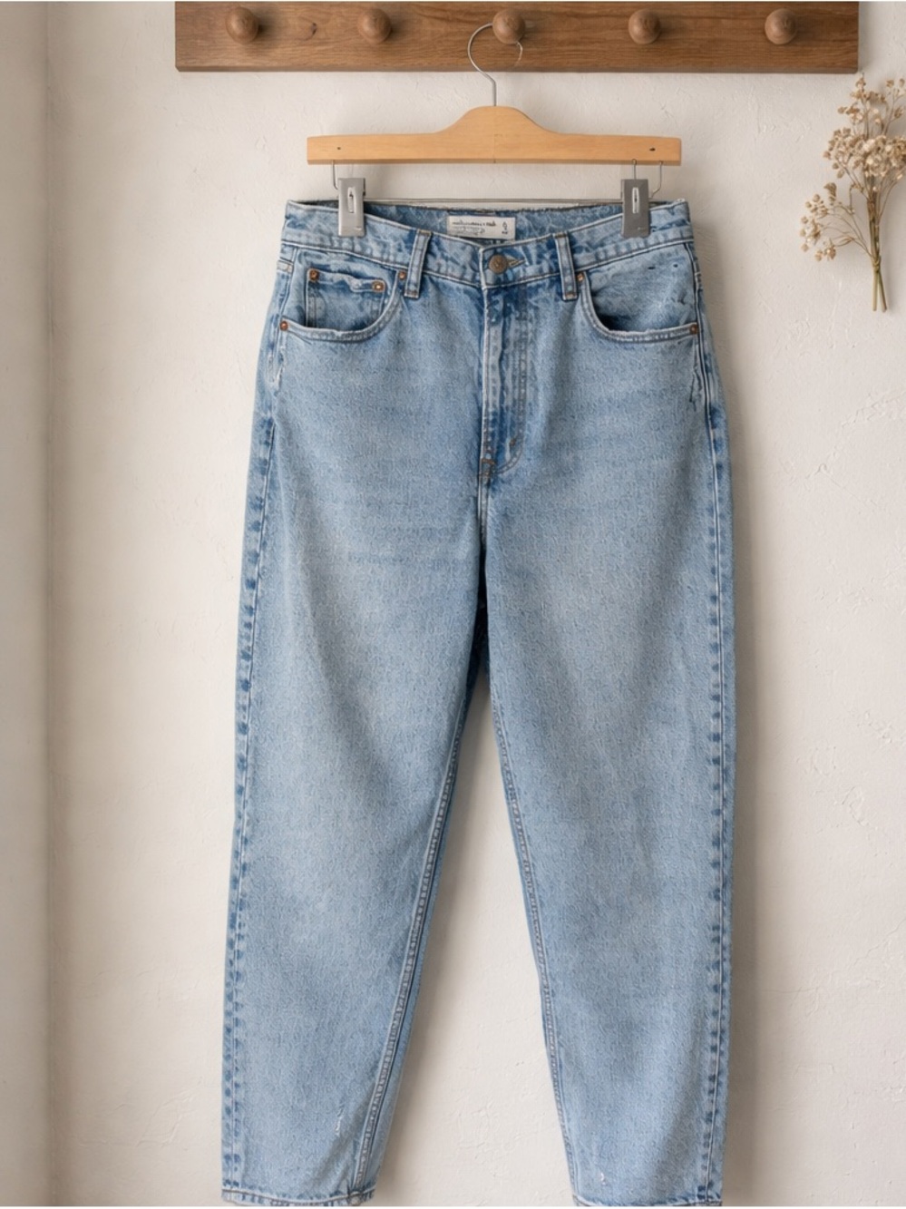 Abercrombie  Light Wash Women’s Jeans - Classic High-Rise